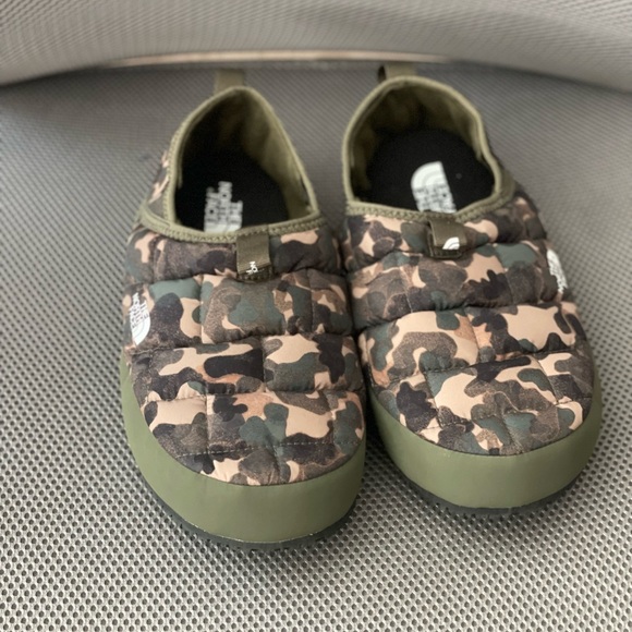 Northface youth thermoball traction II mule kids size 6 - Picture 2 of 3